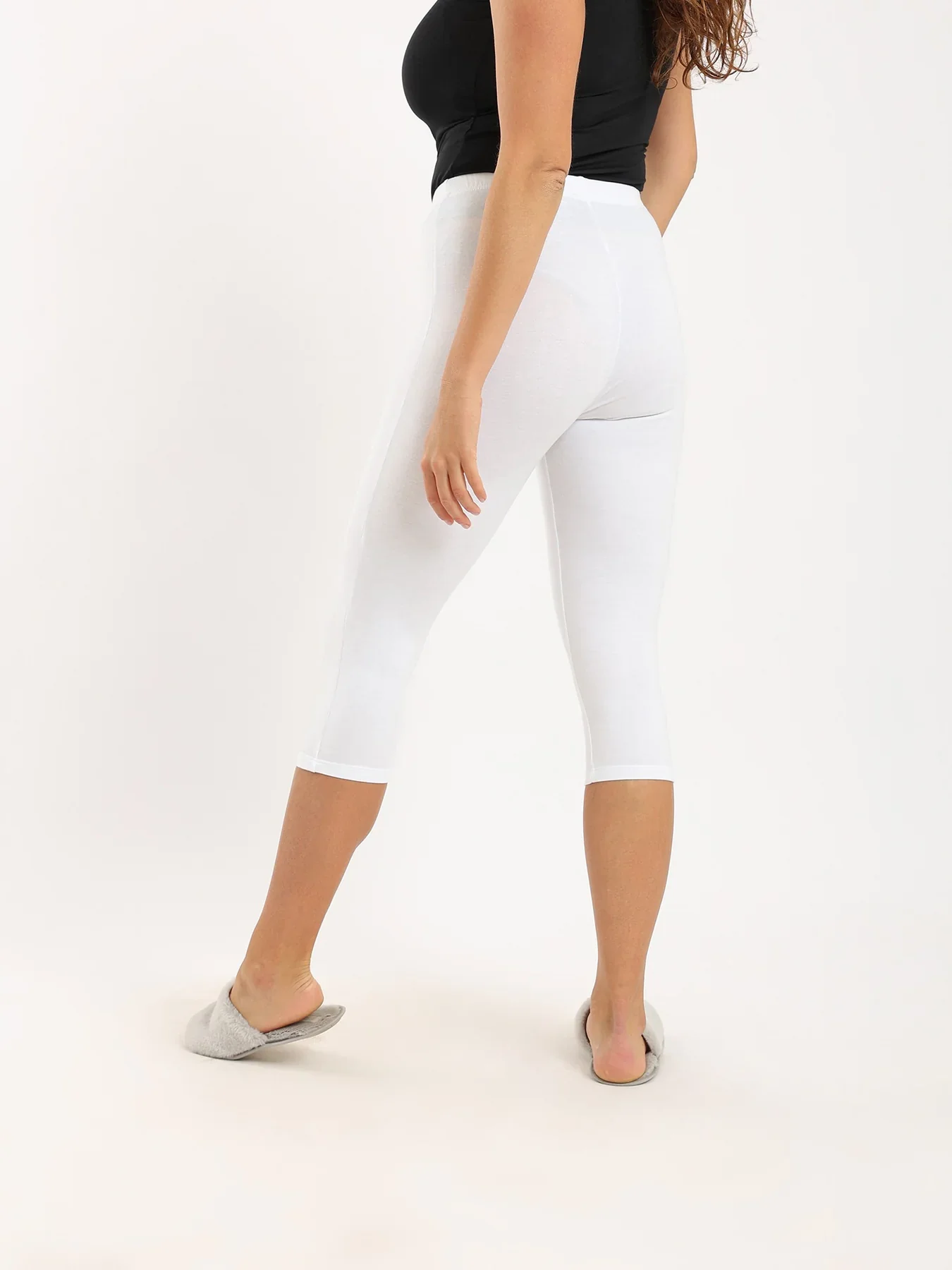 Women's Capri Leggings For Comfort and Style - White - Image 3
